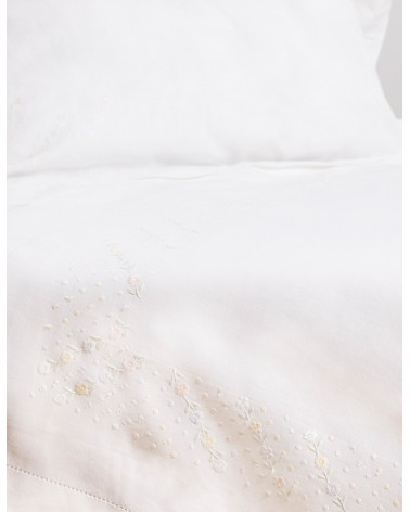 Juego de cama bordado a mano