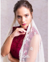 Mantilla bordada a mano
