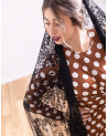 Mantilla bordada a mano